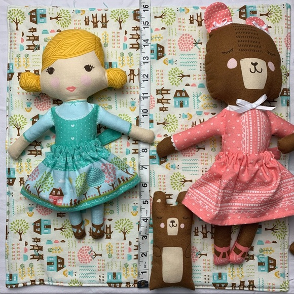 Goldilocks and the Three Bears handmade dolls with quilt and pillow - Picture 8 of 9